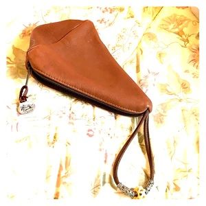 Erda triangle wristlet purse